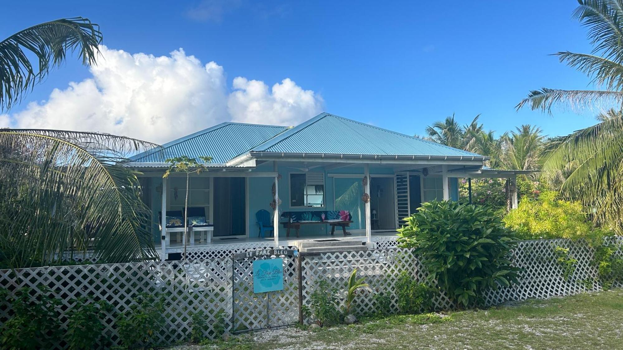 Le Fare Bleu Tiputa Rangiroa Apartment Exterior photo