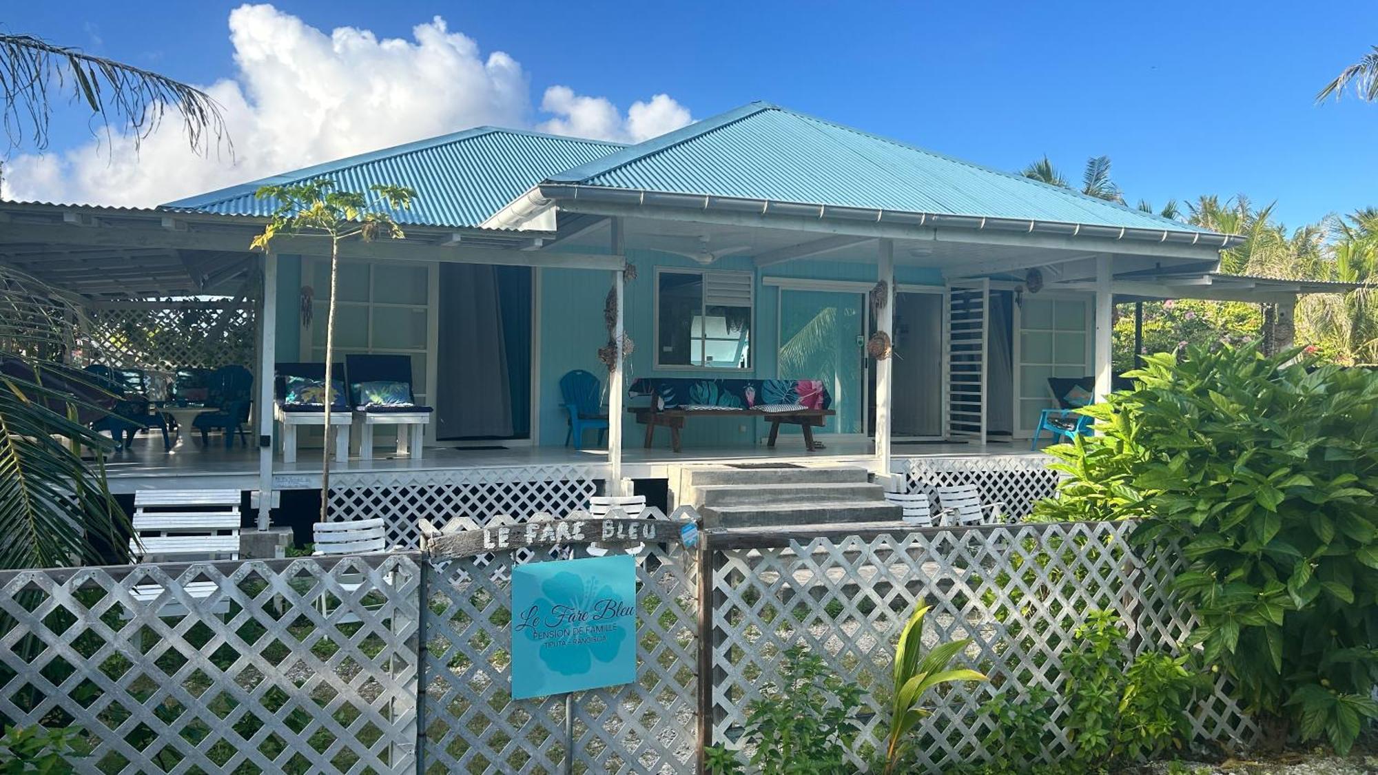 Le Fare Bleu Tiputa Rangiroa Apartment Exterior photo
