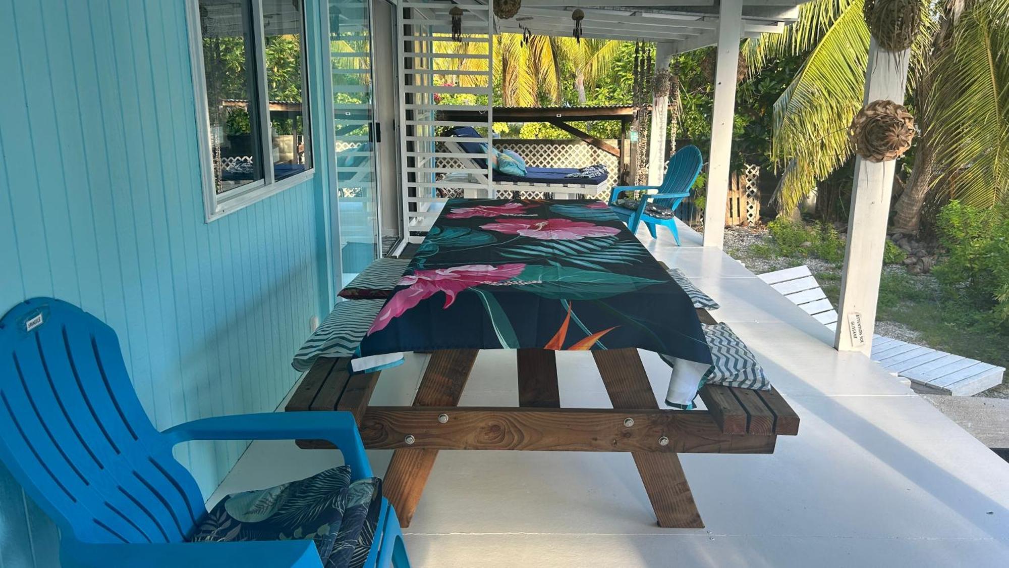 Le Fare Bleu Tiputa Rangiroa Apartment Exterior photo