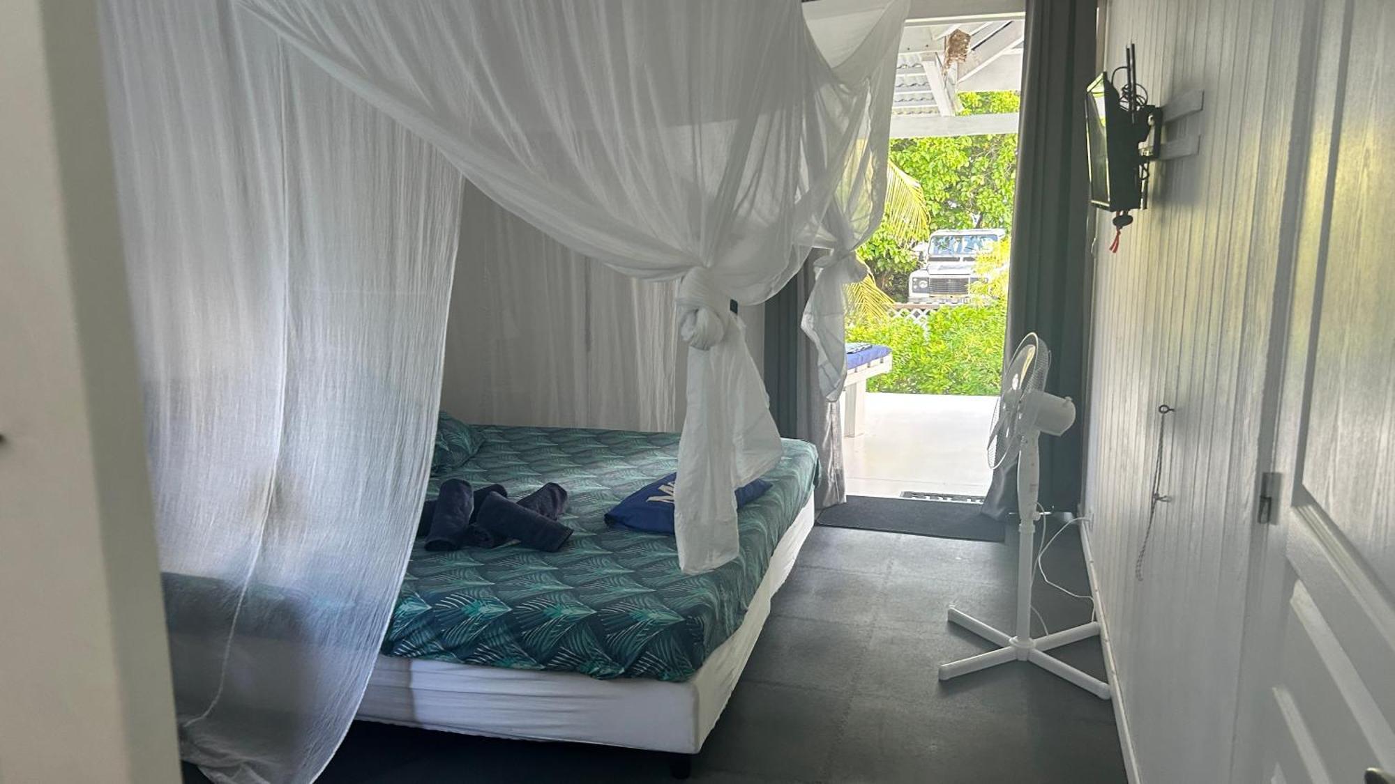 Le Fare Bleu Tiputa Rangiroa Apartment Exterior photo