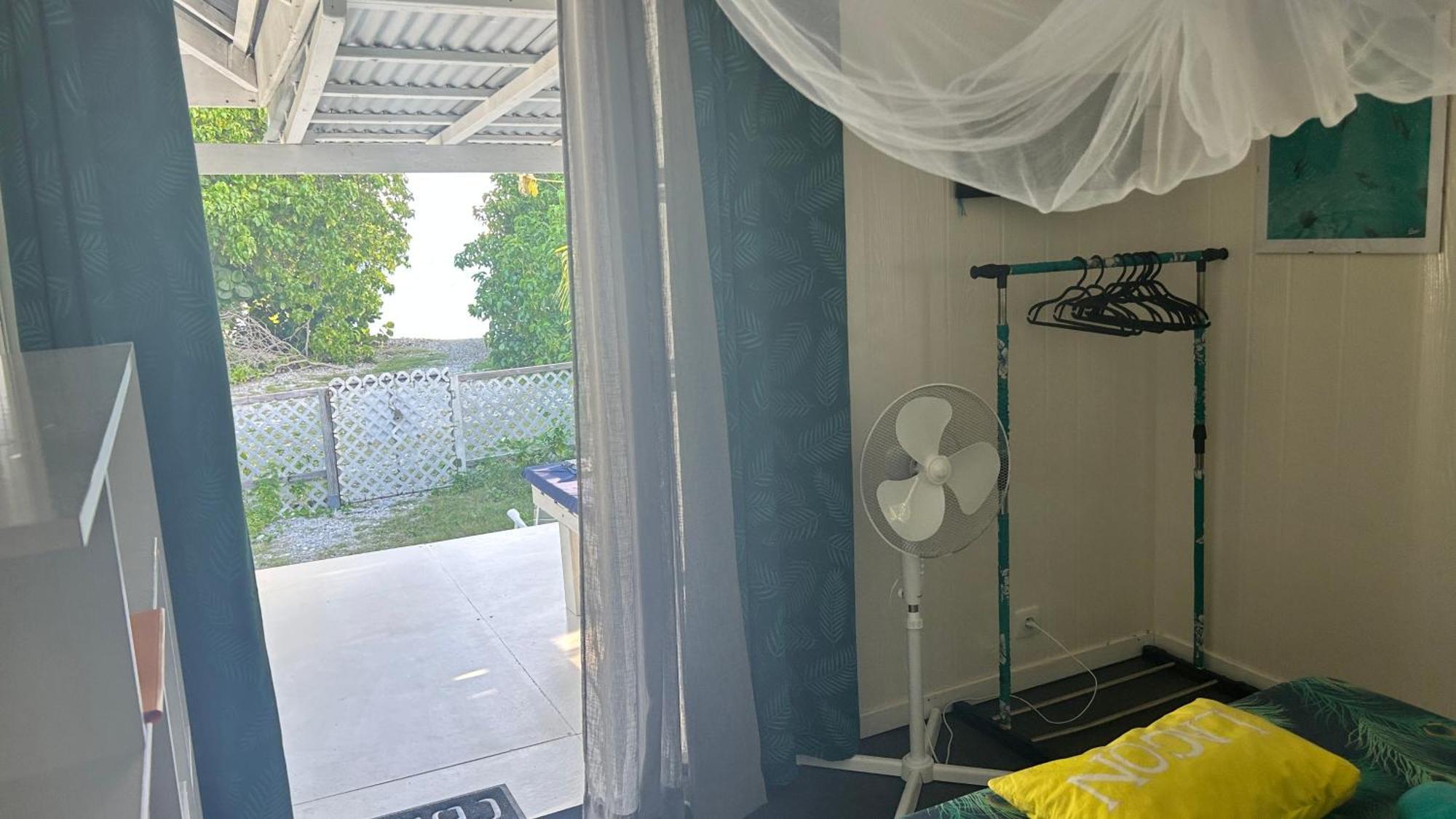 Le Fare Bleu Tiputa Rangiroa Apartment Exterior photo
