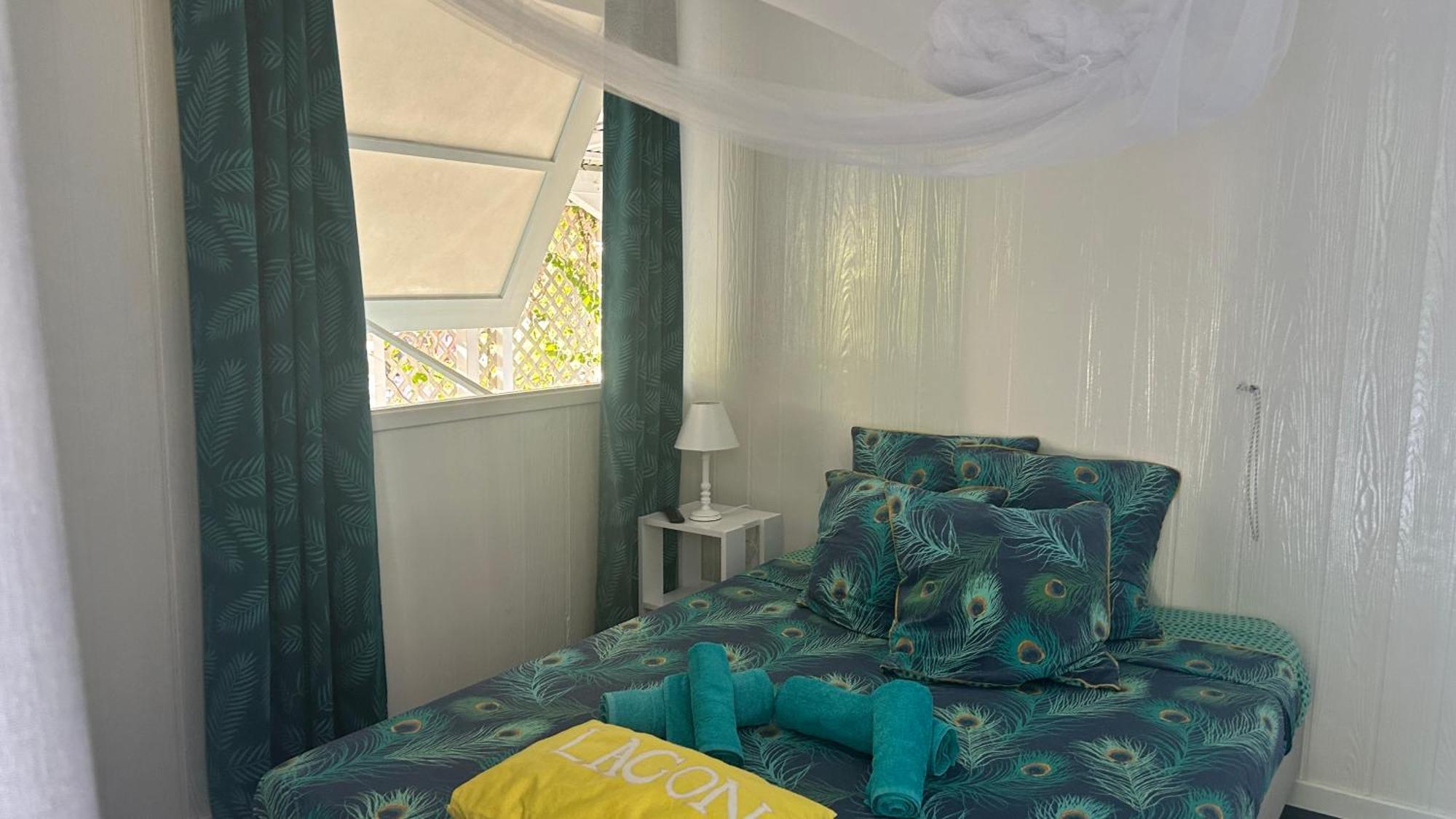 Le Fare Bleu Tiputa Rangiroa Apartment Exterior photo