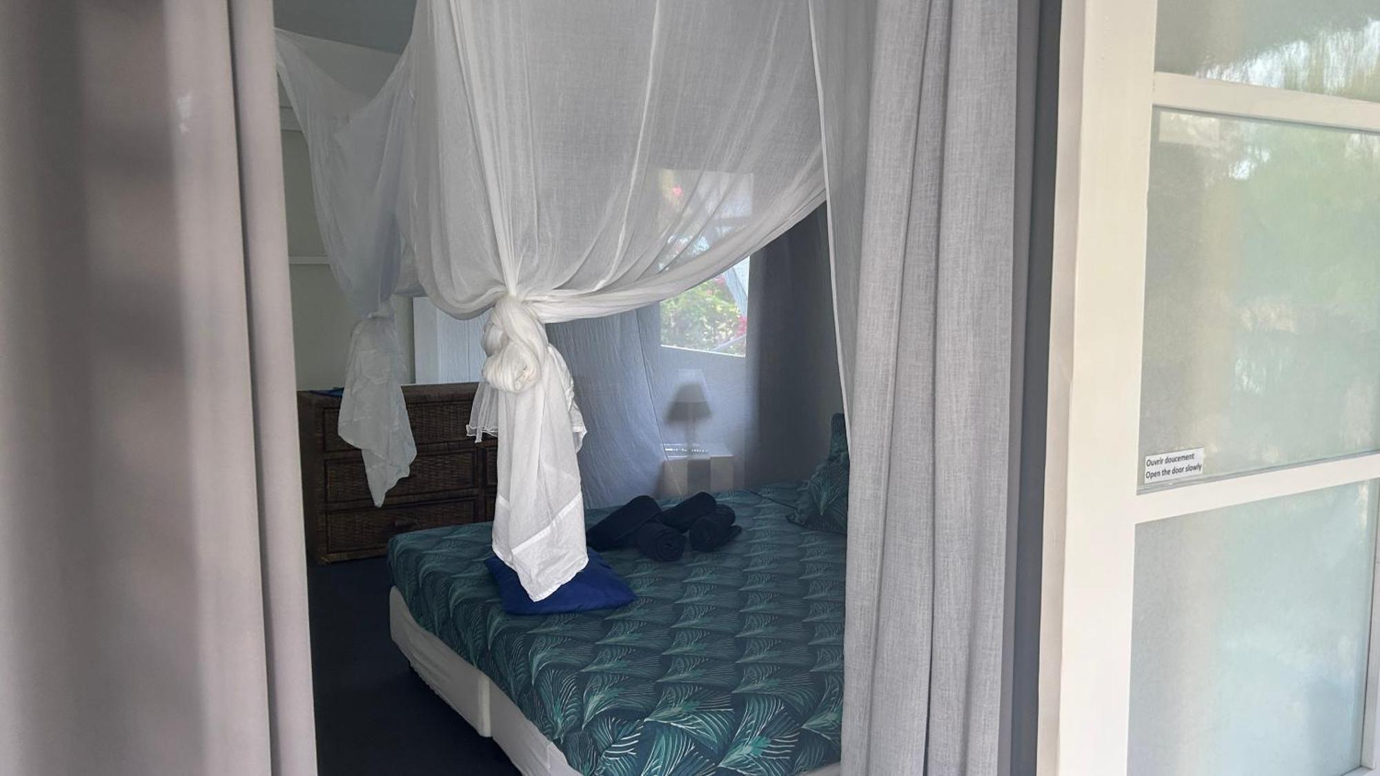 Le Fare Bleu Tiputa Rangiroa Apartment Exterior photo