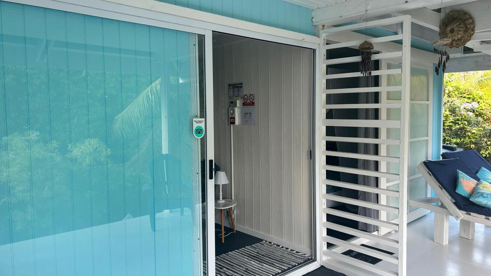 Le Fare Bleu Tiputa Rangiroa Apartment Exterior photo